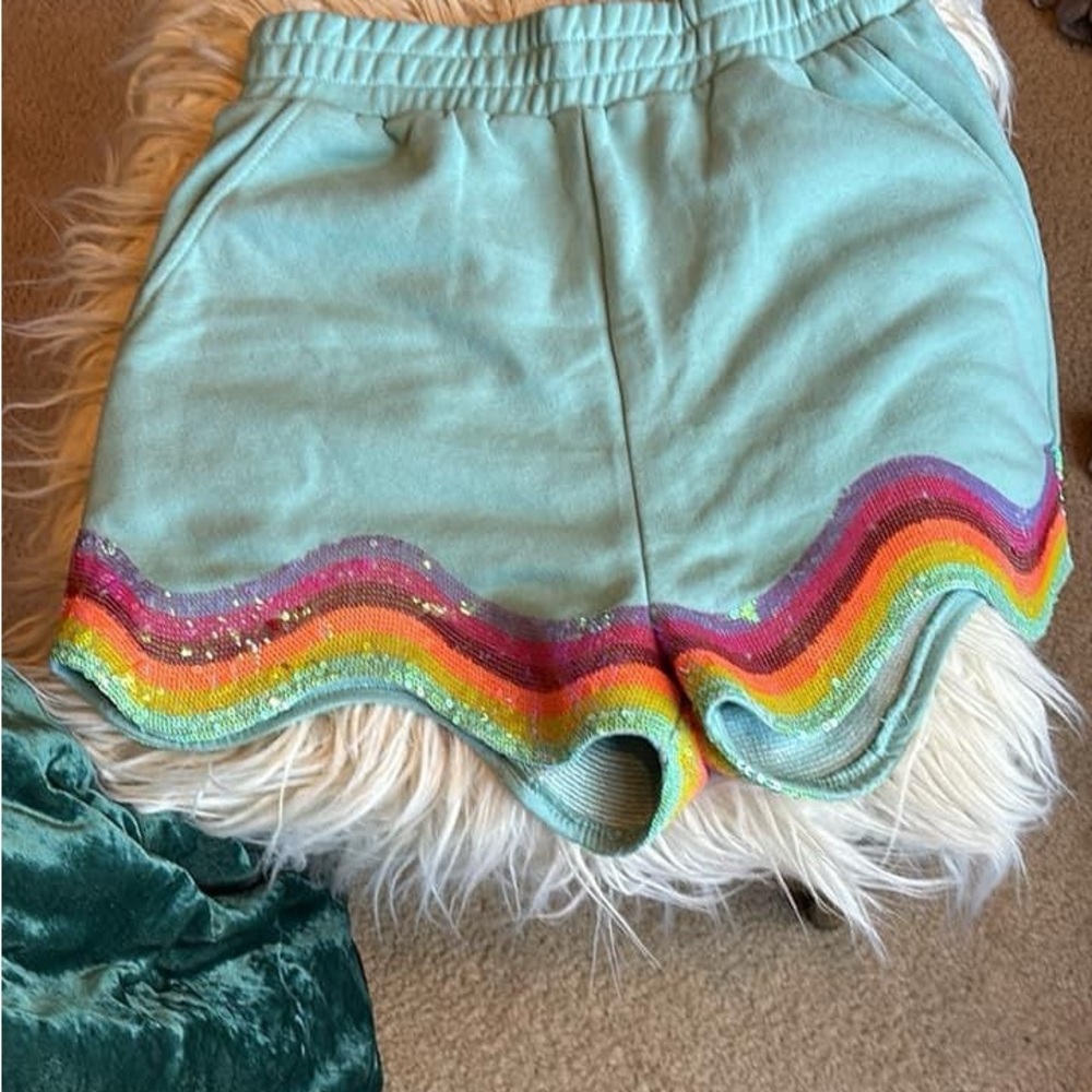 QUEEN OF SPARKLES wavy shorts 🩵🩷🧡